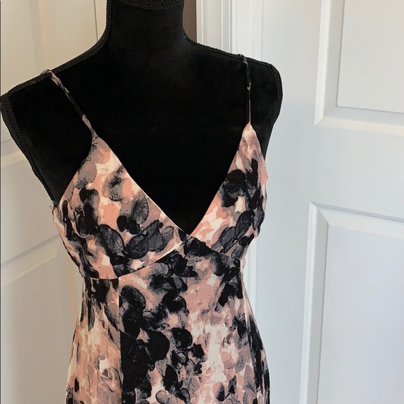 Black & pink open back with tie - Picture 2 of 8